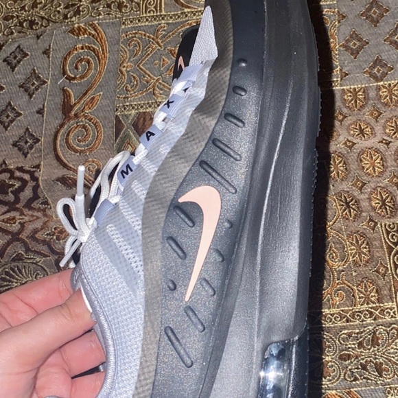 Nike shoes female - Picture 6 of 7